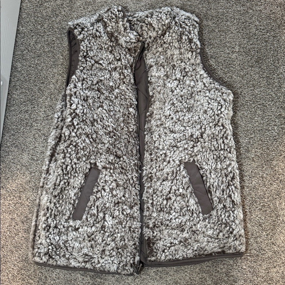 Quilted Gray Vest with Sherpa Lining Reversible - Picture 3 of 4